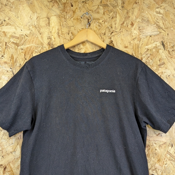 Patagonia P6 Black Regular Fit T-shirt Short Sleeve Print Logo Back Men's Medium - Picture 5 of 6
